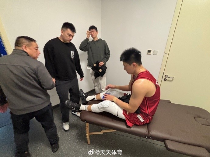  京媒：雷蒙感覺小腿外側肌肉拉傷 今晚缺陣&明天去醫院檢查
