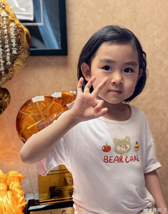  三分大賽三冠王！原帥曬三冠獎杯：完成了女兒給安排的任務！