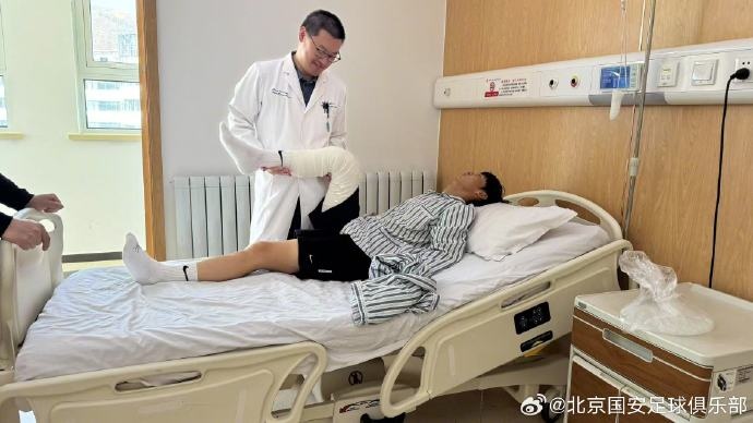  關于江文豪右膝關節前叉韌帶二次斷裂術后的康復訓練與治療