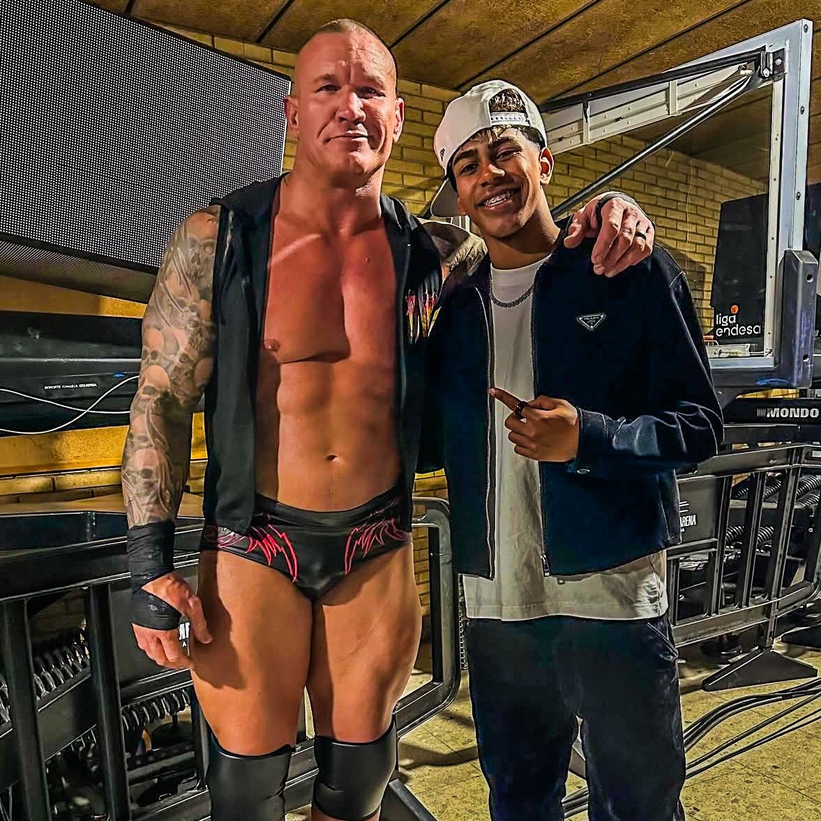 小心RKO！亞馬爾現場觀戰WWE，和奧爾頓、Triple H等合影
