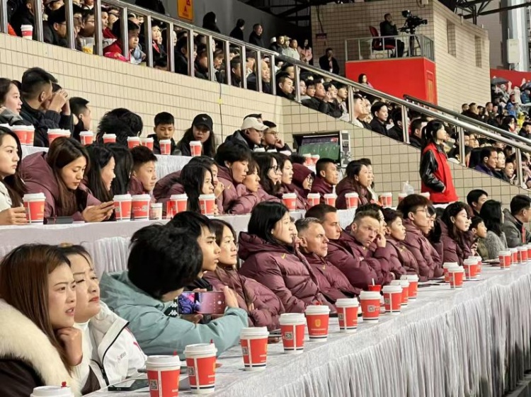  北青體育：中國女足現身中甲賽場，觀看重慶銅梁龍vs遼寧鐵人