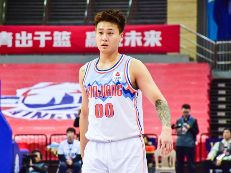  ??隨便打打！趙睿半場8中7&三分3中3貢獻18分2助攻2搶斷