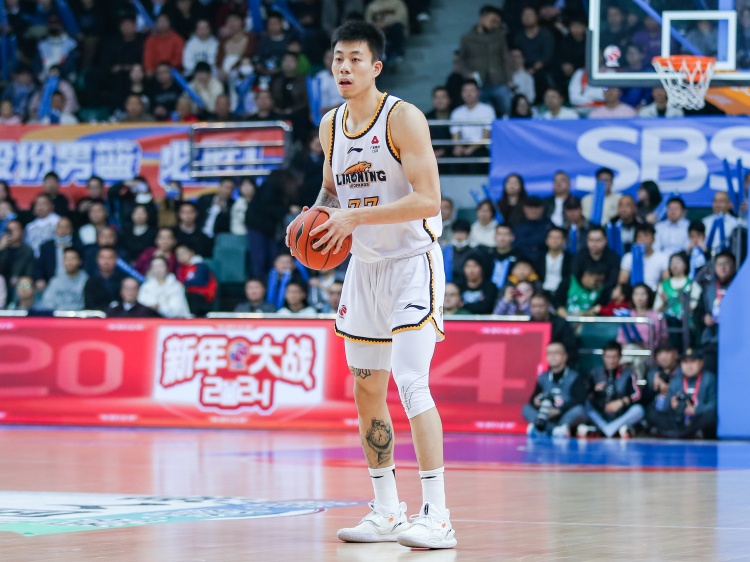  攻防俱佳！張鎮麟15中8拿到19分7板6助5斷2帽