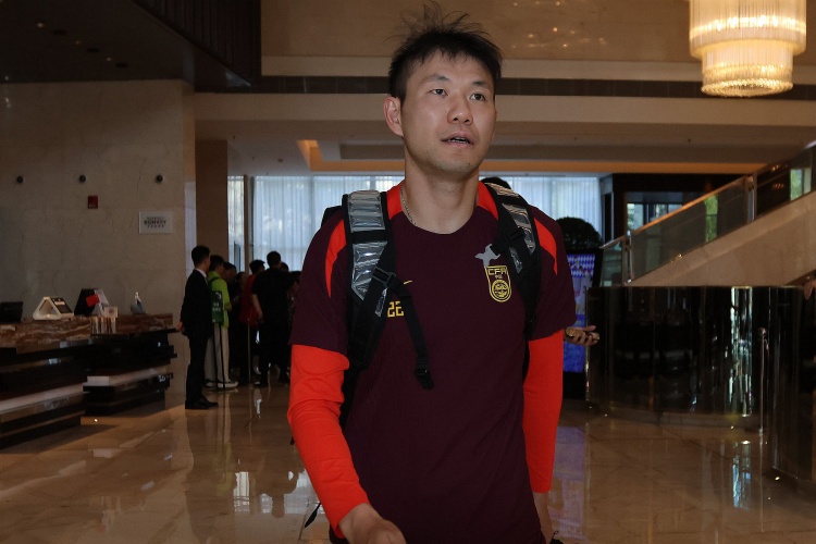  李源一3次助攻位居助攻榜榜首，李璇：再看伊萬發言覺得有種錯亂