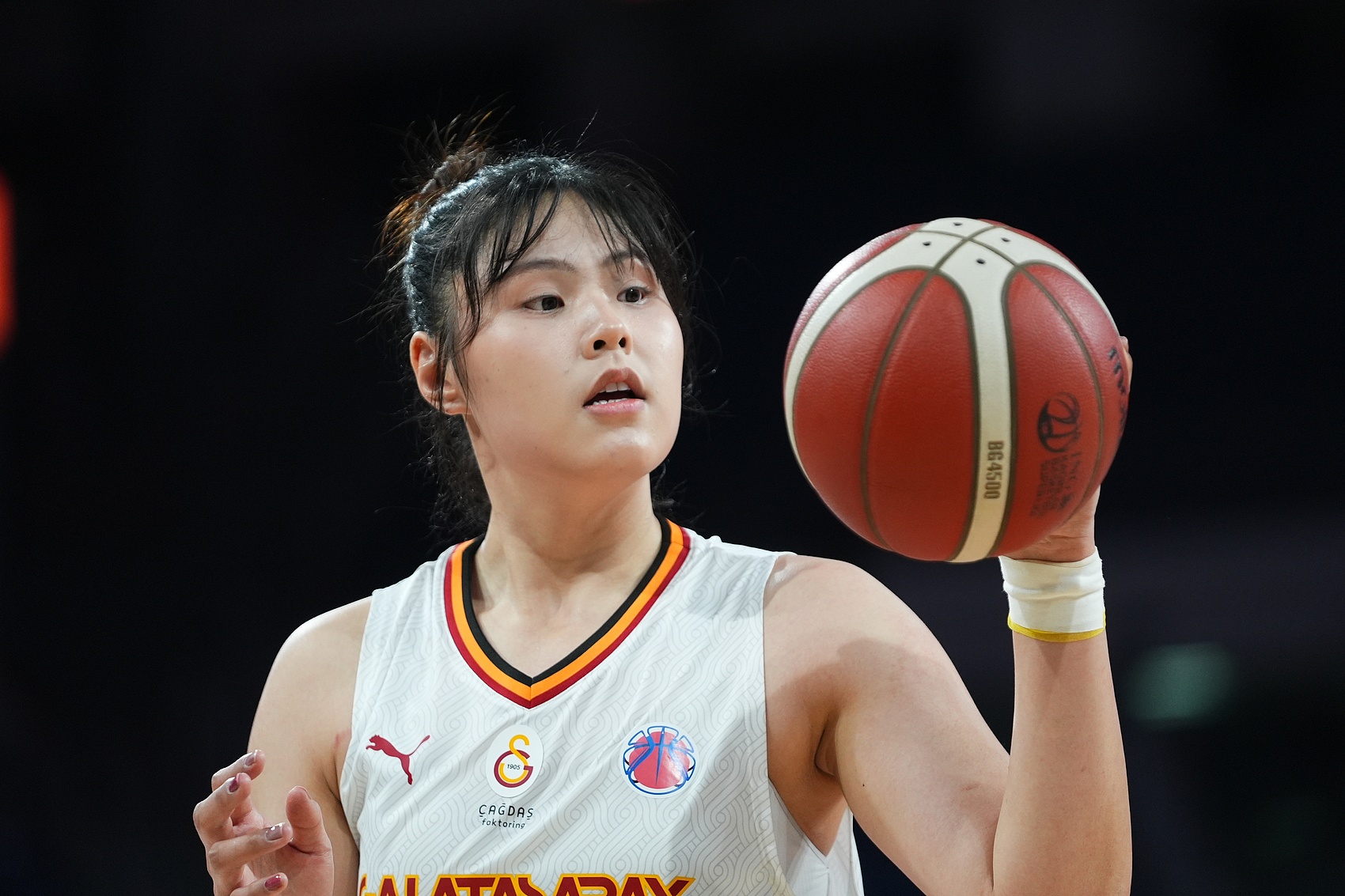  穩定高效！李月汝9中6得到18分10板1助2斷1帽 罰球6中6