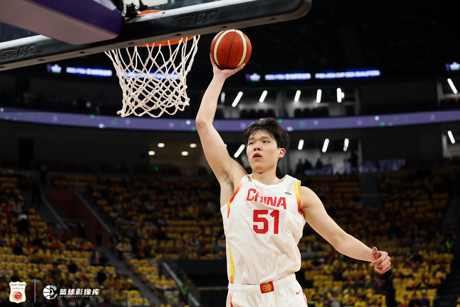  中國男籃戰勝關島鎖定小組第一 年輕內線楊瀚森19分9板表現出色